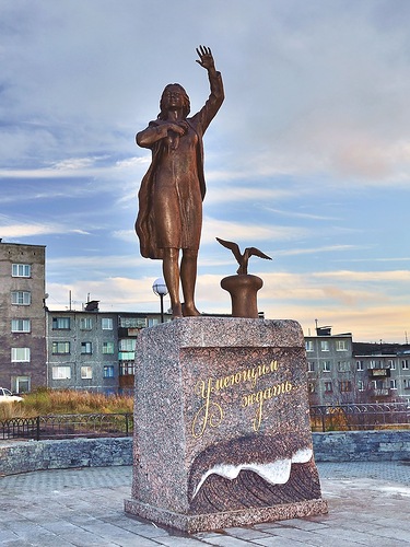 памятник Ждущей в Мурманске